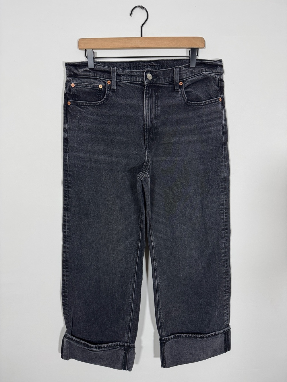 WJ4 {American Eagle} "Stovepipe" Short Black Cuffed Hem Relaxed Straight Jeans